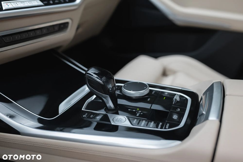 BMW X7 xDrive40i mHEV - 21