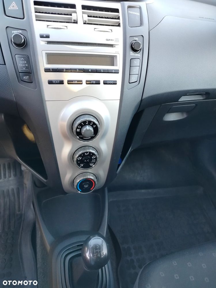 Toyota Yaris 1.0 VVT-i - 7