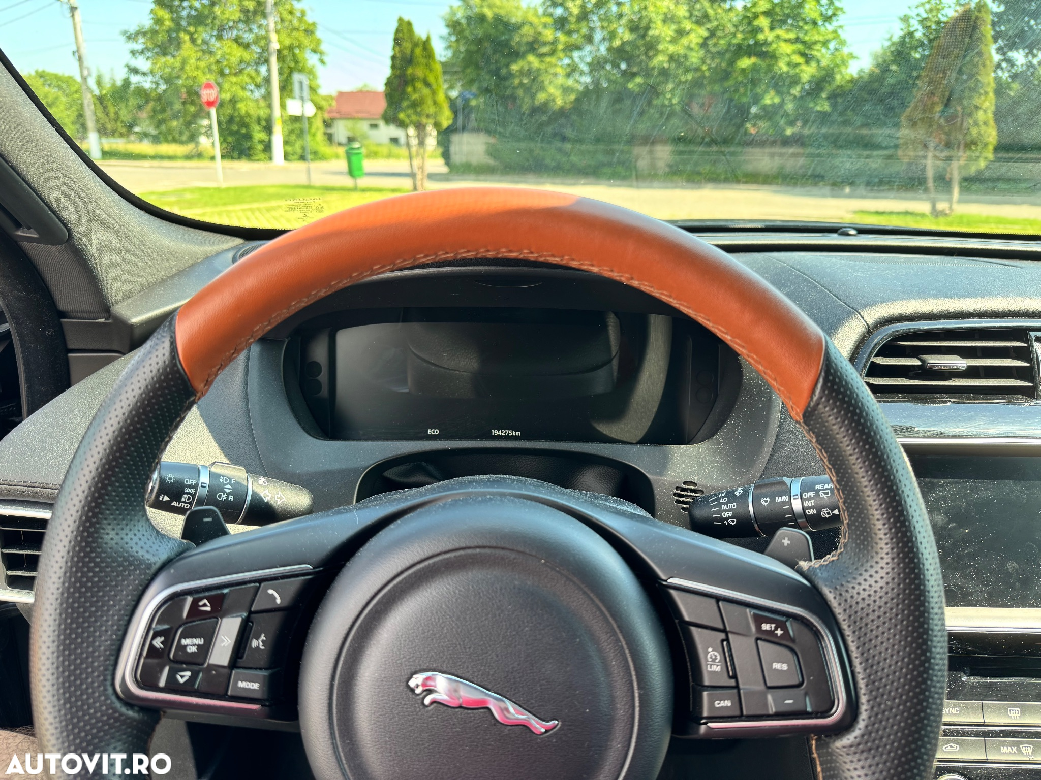 Jaguar F-Pace 20d AWD Portfolio - 8