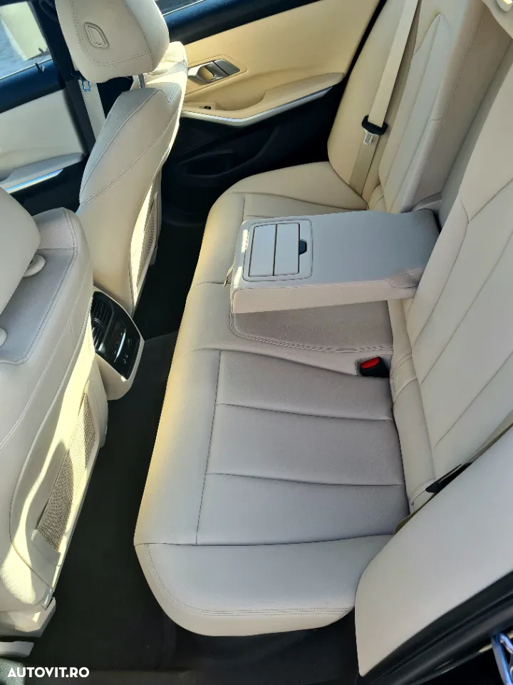 BMW Seria 3 330i AT Sport Line - 21