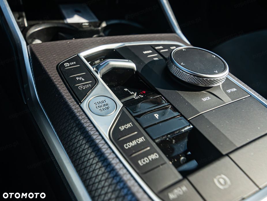 BMW Seria 3 330i xDrive M Sport - 26