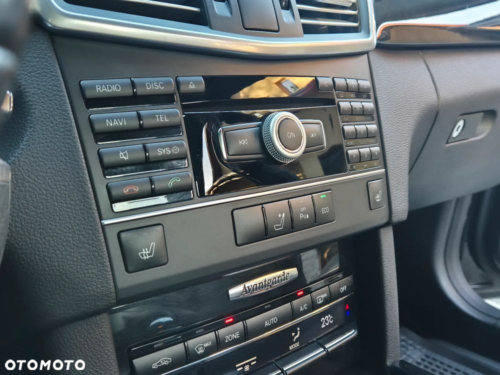 Mercedes-Benz Klasa E 200 BlueEFFICIENCY 7G-TRONIC Avantgarde - 32