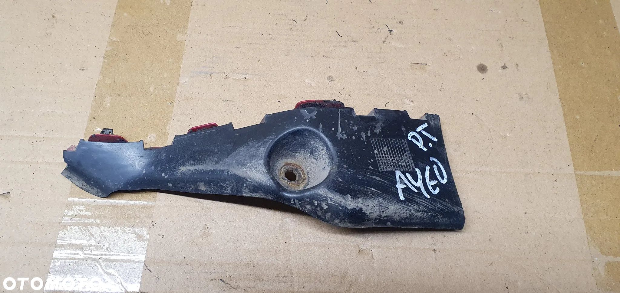 Ślizg zderzaka prawy tył tylny prawy Toyota Aygo - 1