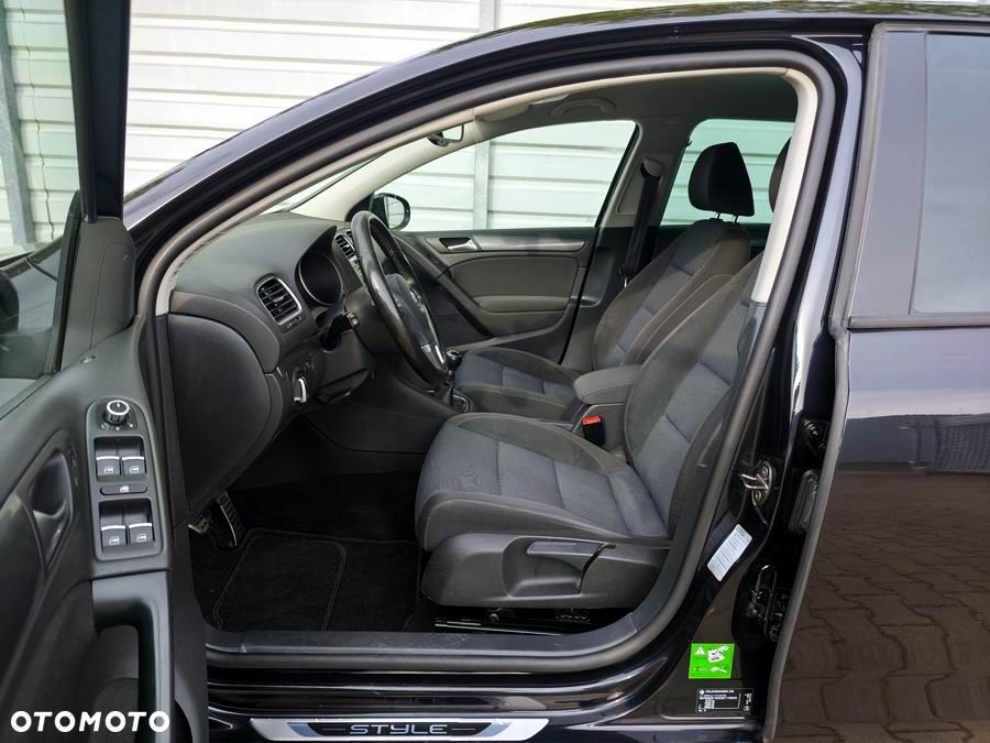 Volkswagen Golf 1.6 TDI DPF Highline - 13