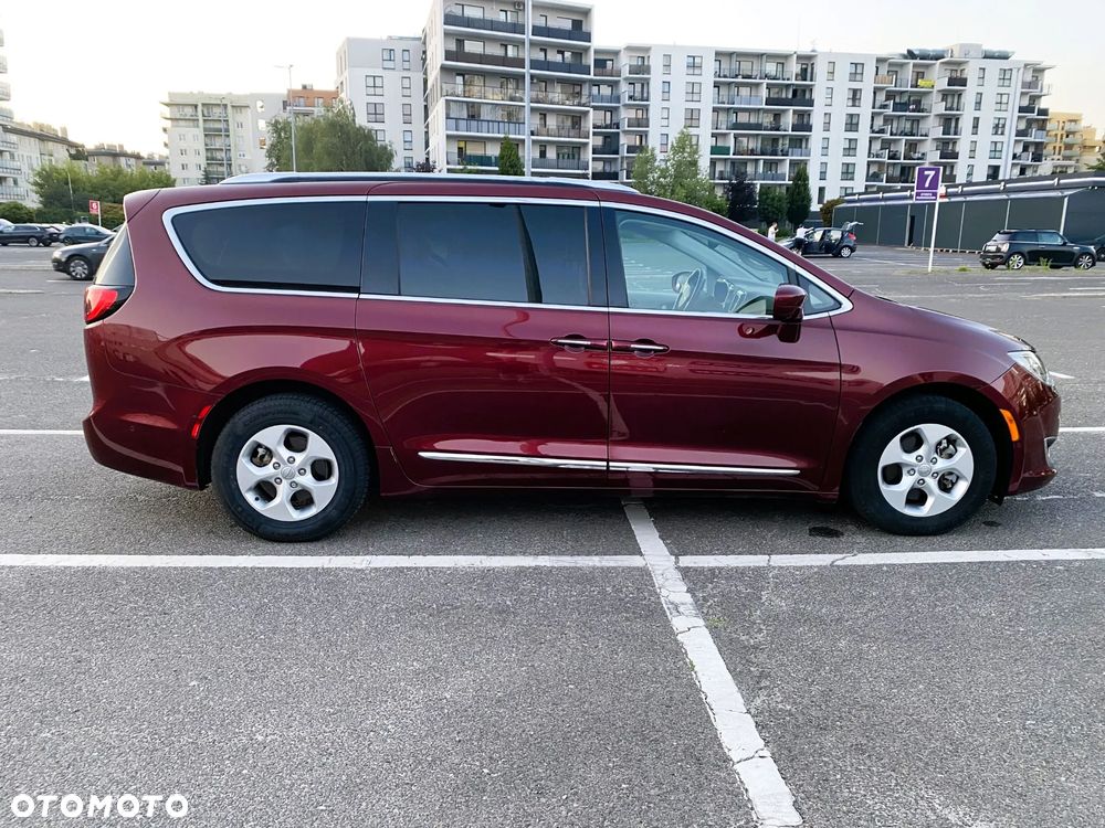 Chrysler Pacifica - 6