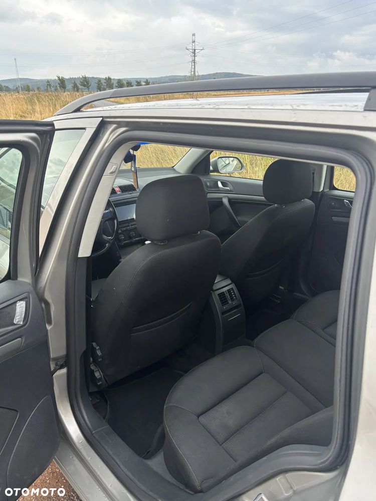 Skoda Octavia 1.6 FSI Ambiente - 7