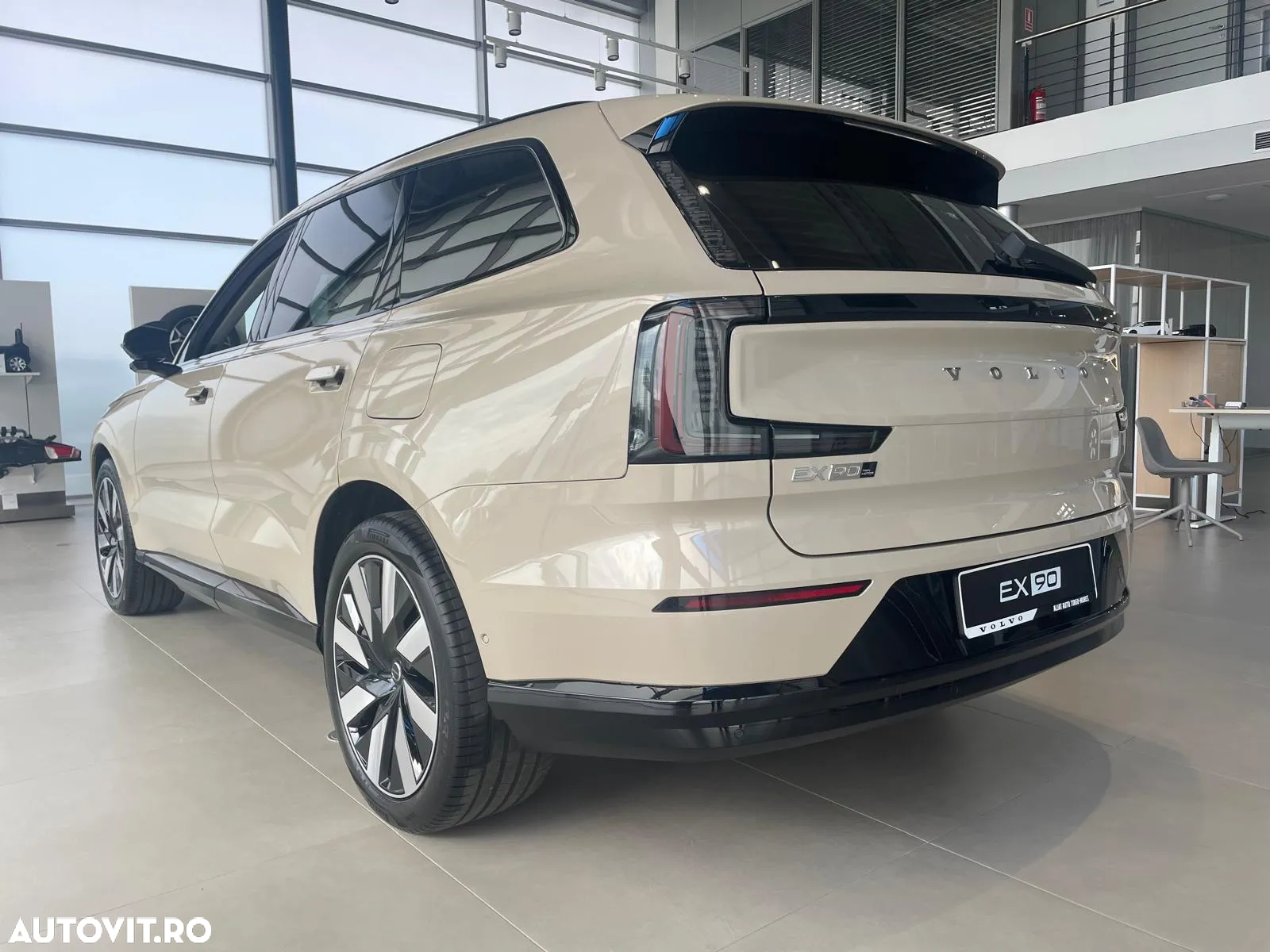 Volvo EX90 - 7
