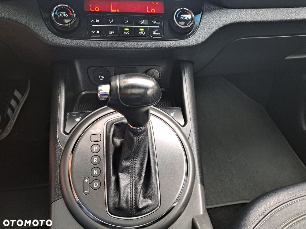 Kia Sportage 2.0 CVVT 4WD Automatik Fifa World Cup Ediition - 21