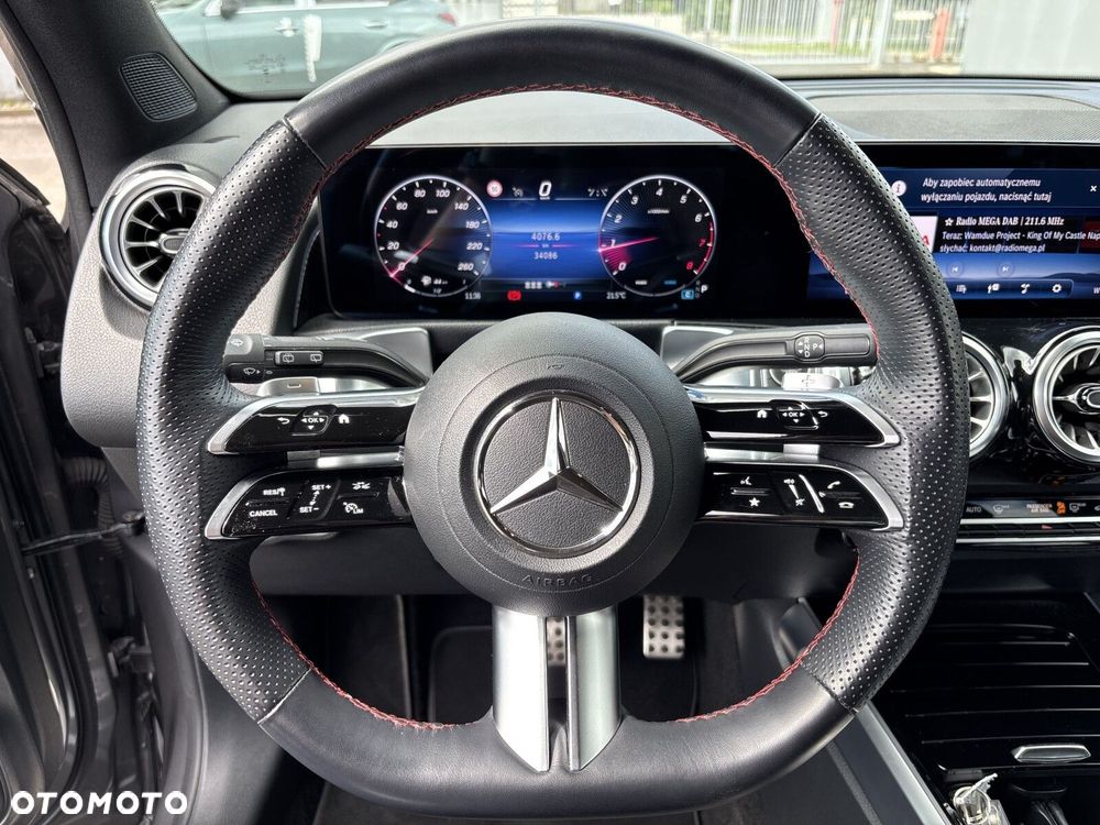 Mercedes-Benz GLB - 12