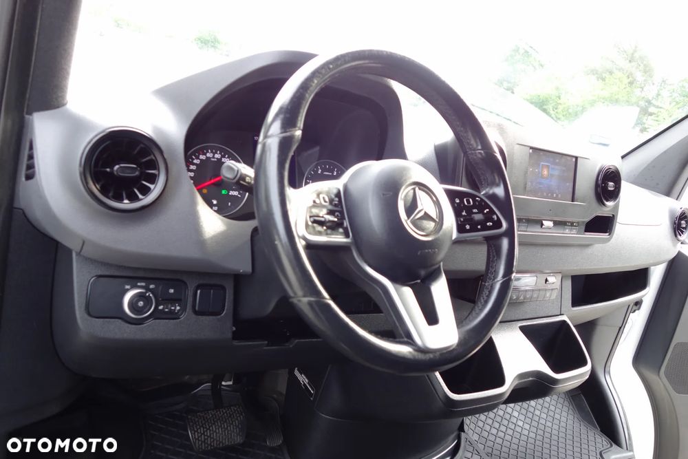 Mercedes-Benz Sprinter 3.0 Bluetec Automat 319  Kontener + Winda 750 kg. - 19