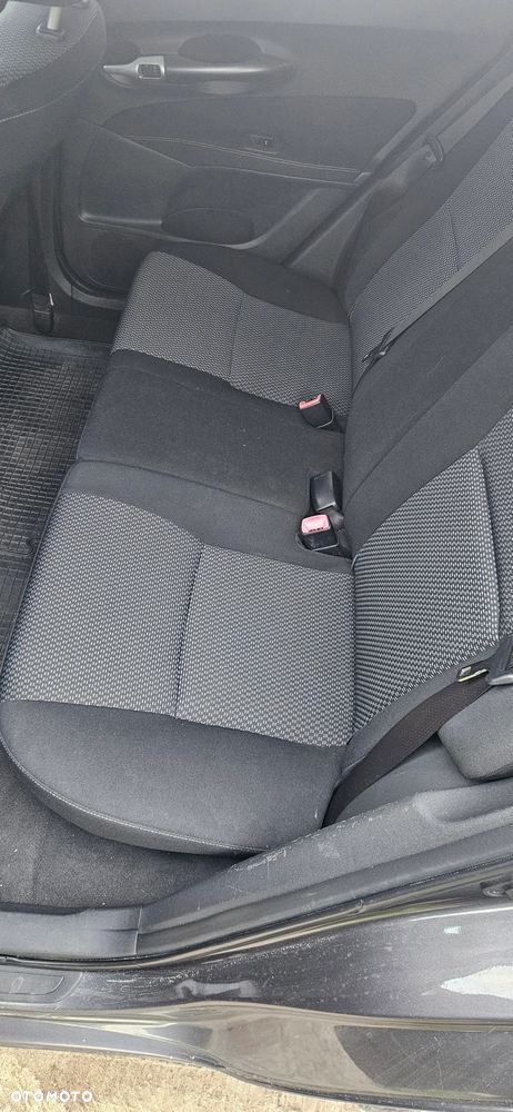 Toyota Auris 1.6 Luna - 16