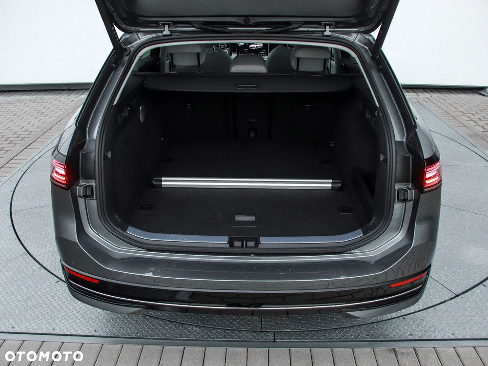 Volkswagen Passat Variant 1.5 TSI EVO Elegance DSG - 9