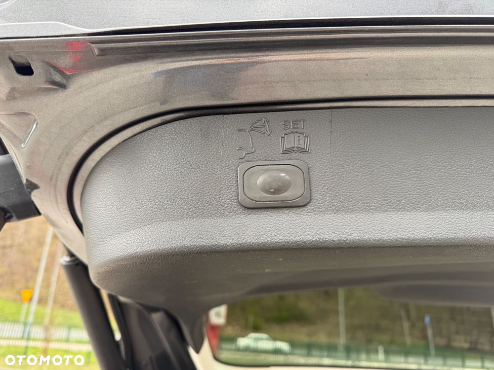 Ford Kuga 2.0 TDCi 2x4 Titanium - 12