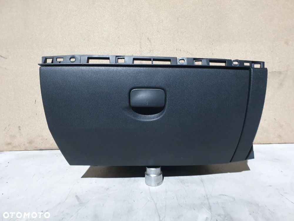 Renault Clio III Schowek Pasażera 8200475692 - 1