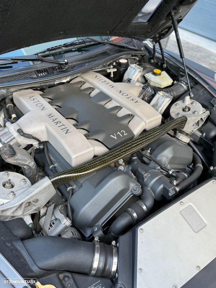 Aston Martin Vanquish - 12