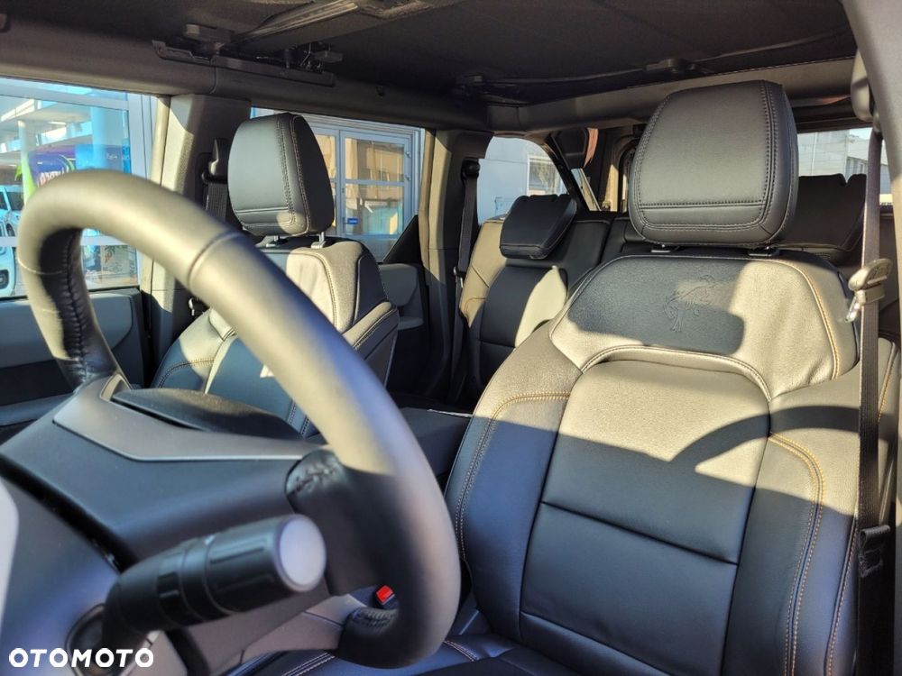 Ford Bronco - 15
