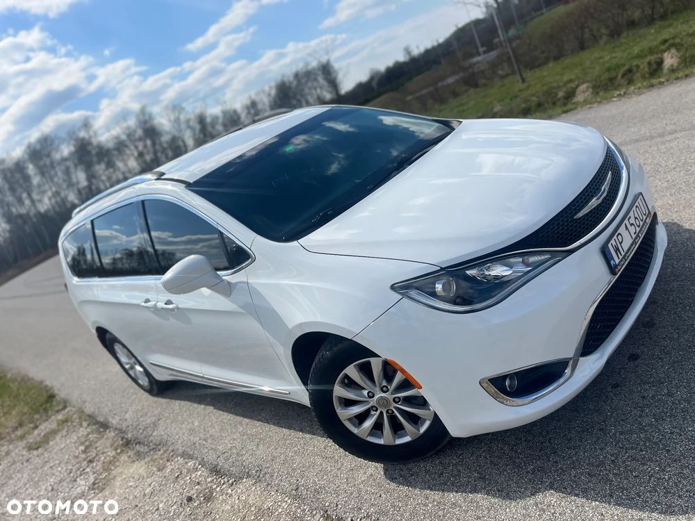 Chrysler Pacifica - 1