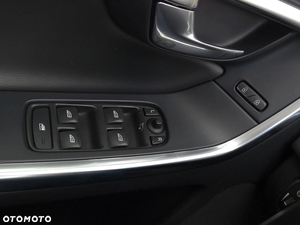 Volvo XC 60 D3 Geartronic Summum - 26