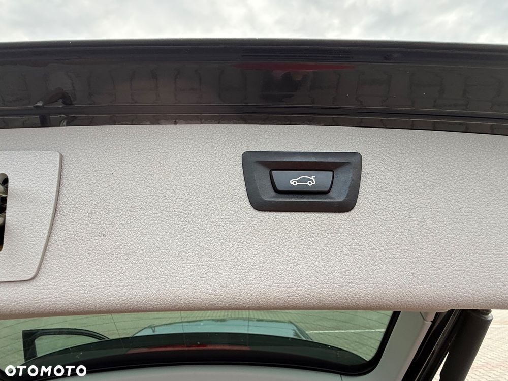 BMW Seria 3 320d Touring Blue Performance Sport Line - 21