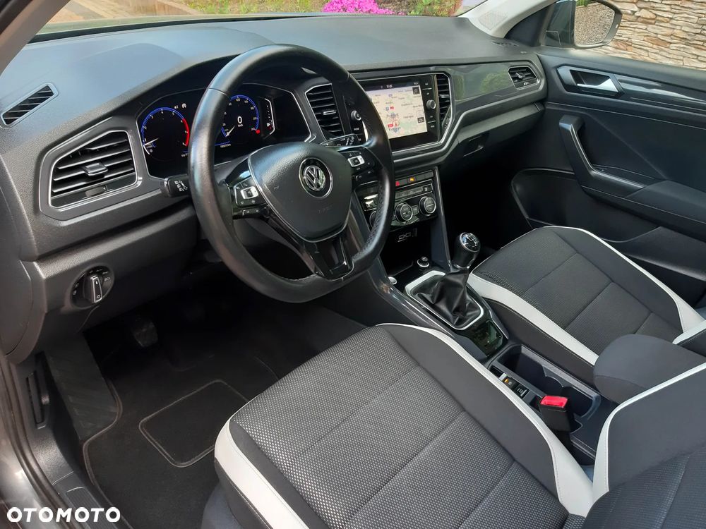 Volkswagen T-Roc - 16
