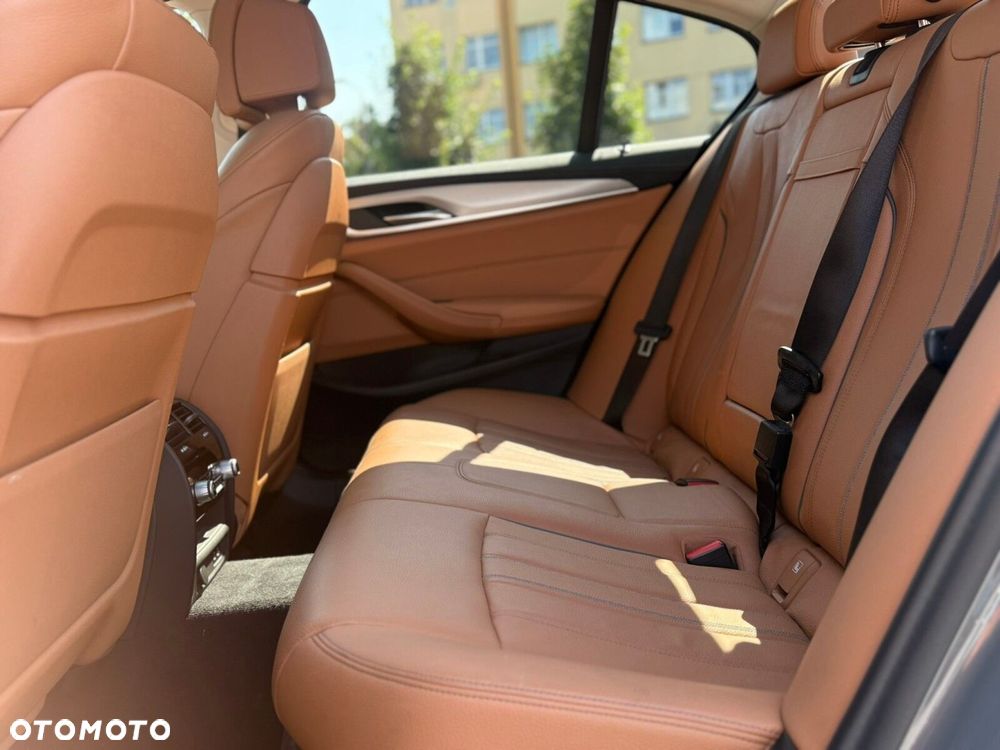 BMW Seria 5 530d xDrive mHEV Luxury Line - 7