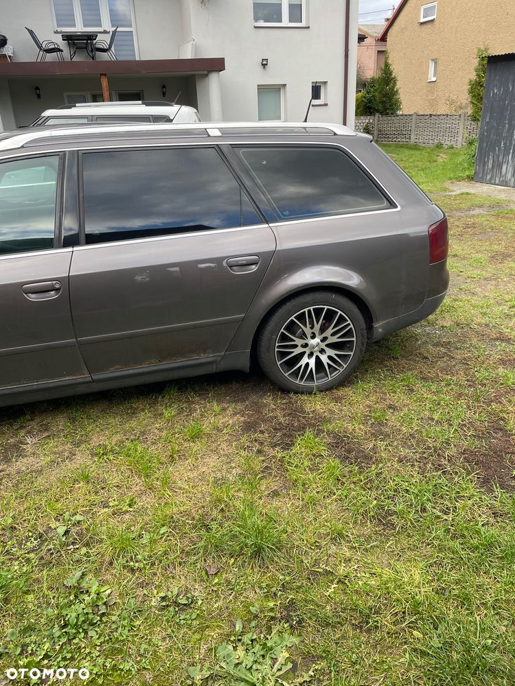 Audi A6 Avant 2.4 - 7