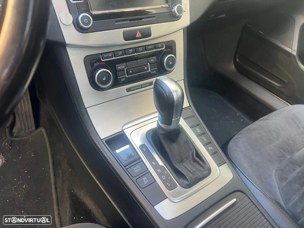 VW Passat Variant 2.0 TDI DSG BlueMotion Highline - 24