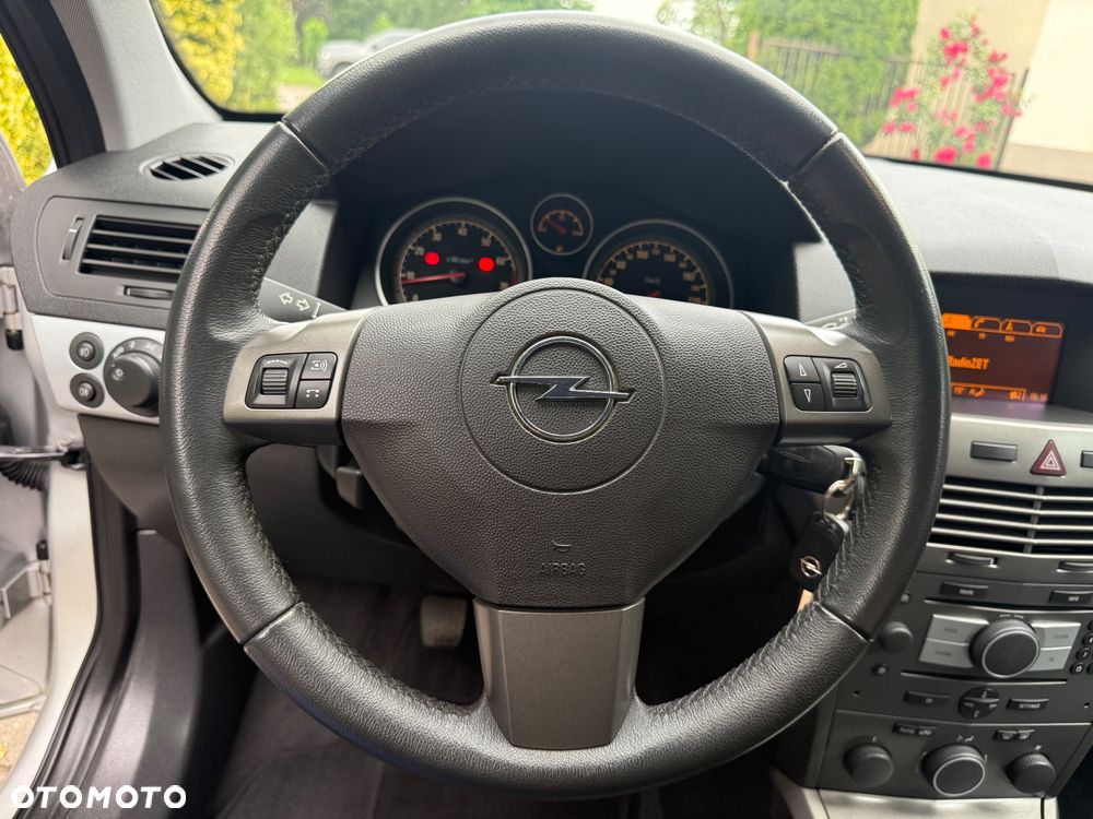 Opel Astra 1.6 Cosmo - 26