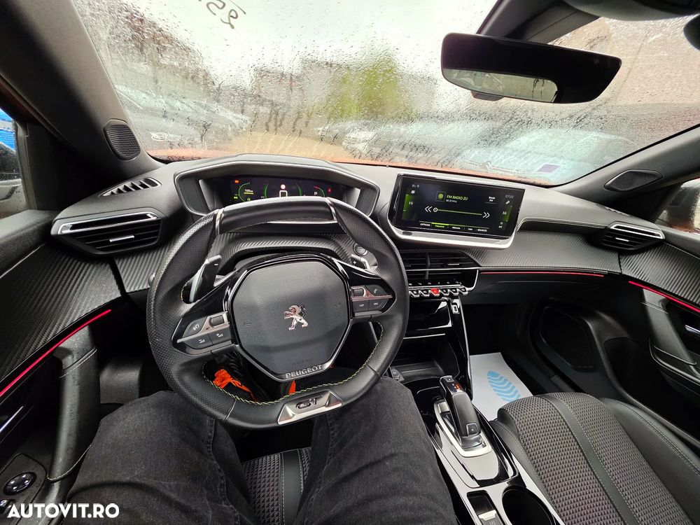 Peugeot 2008 PureTech 130 EAT8 GT - 23