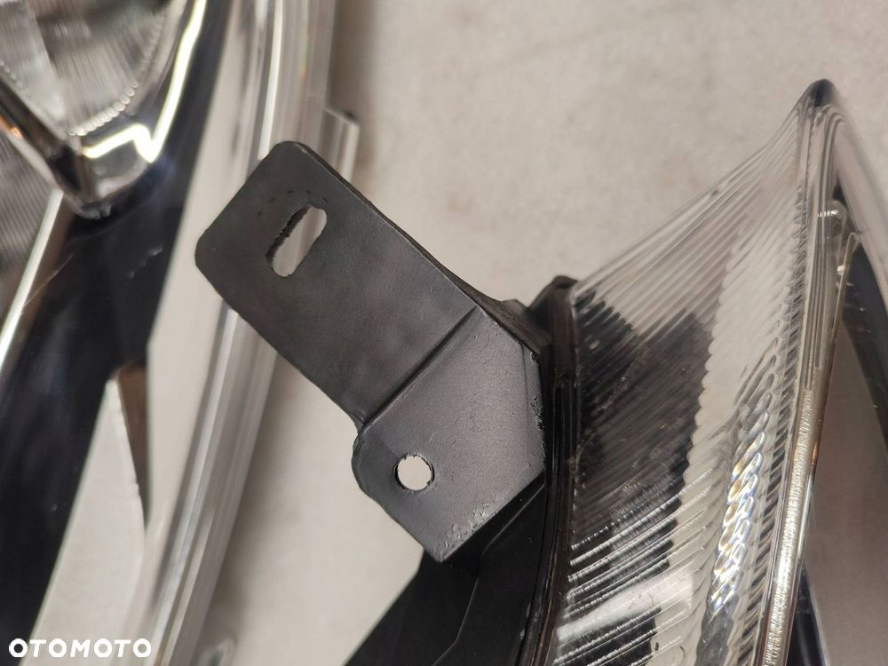 Ford Fiesta MK8 SOCZEWKA BEAM Komplet Lamp L1BB-13E014-CE, L1BB-13E015-CE - 6