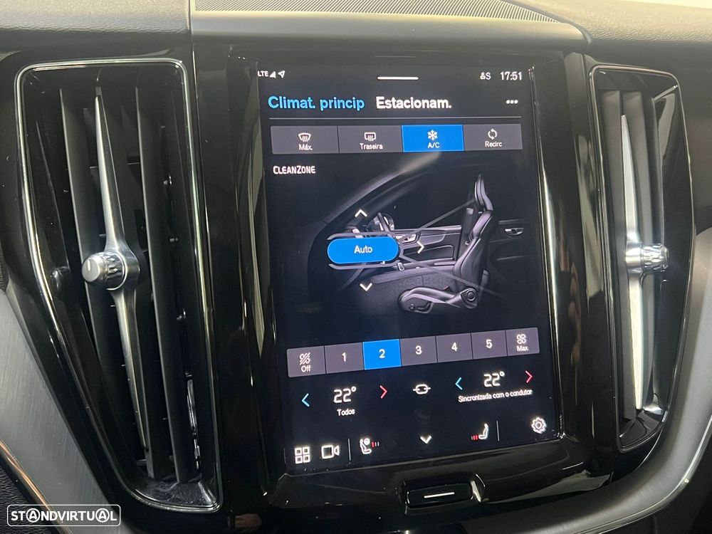 Volvo XC 60 2.0 T6 PHEV Core AWD - 9