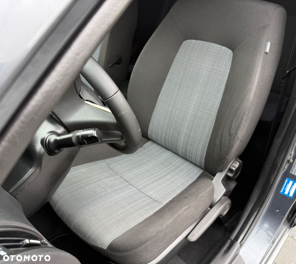 Kia Ceed - 12