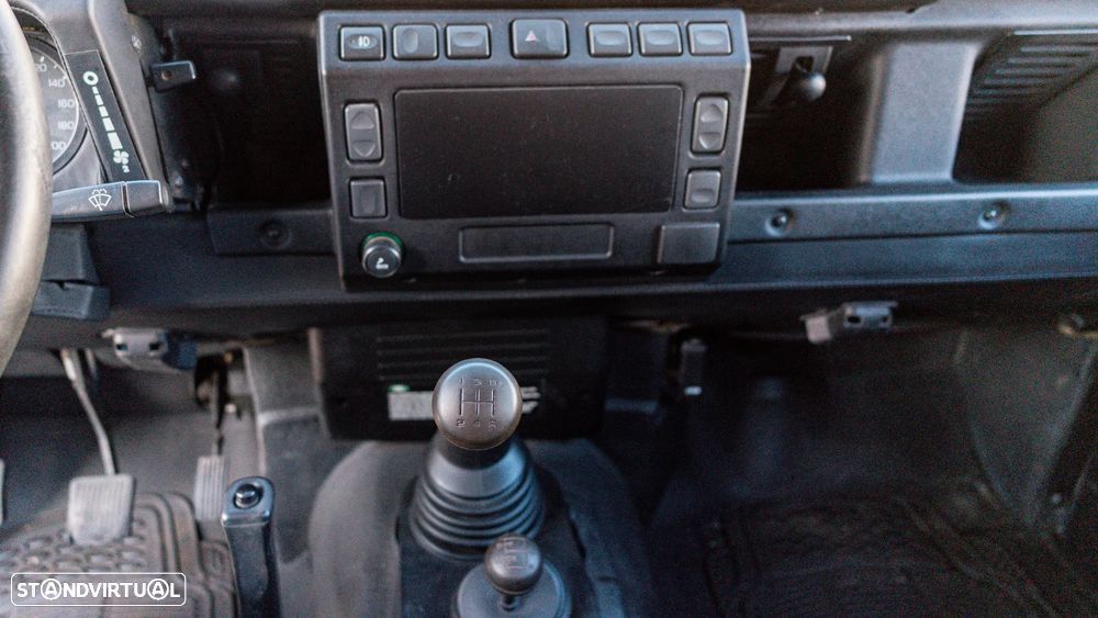 Land Rover Defender - 15