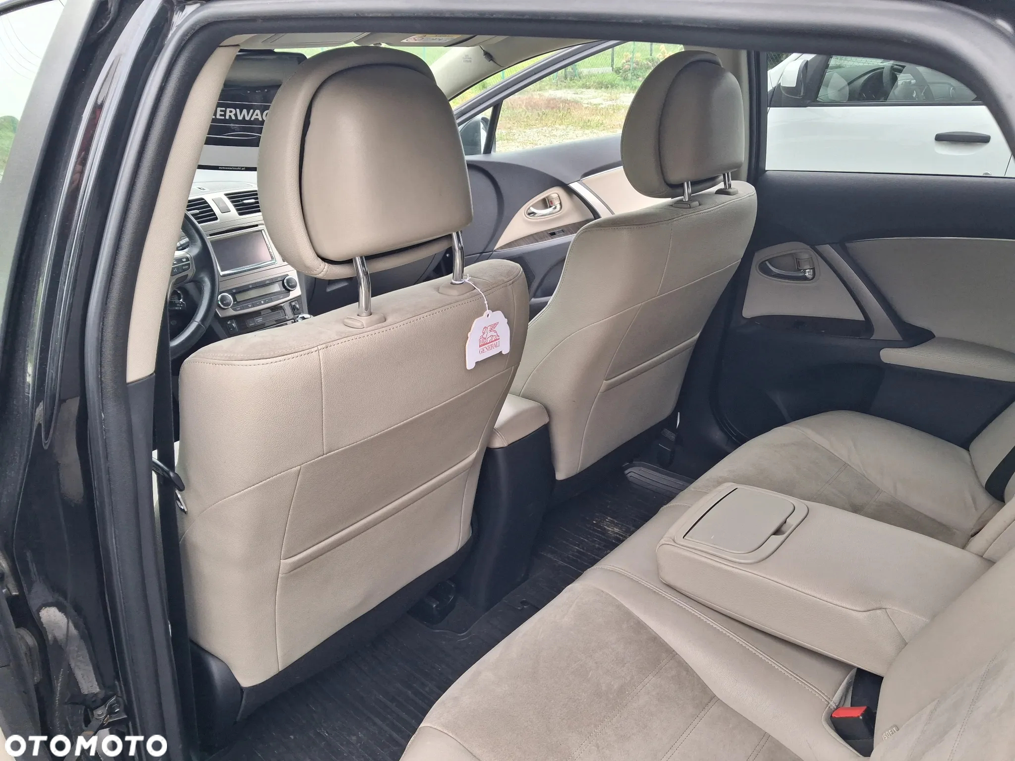 Toyota Avensis 2.0 Business Edition - 15