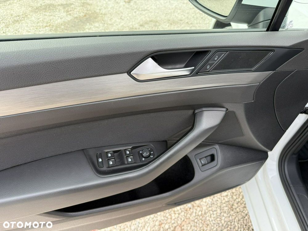 Volkswagen Passat - 14
