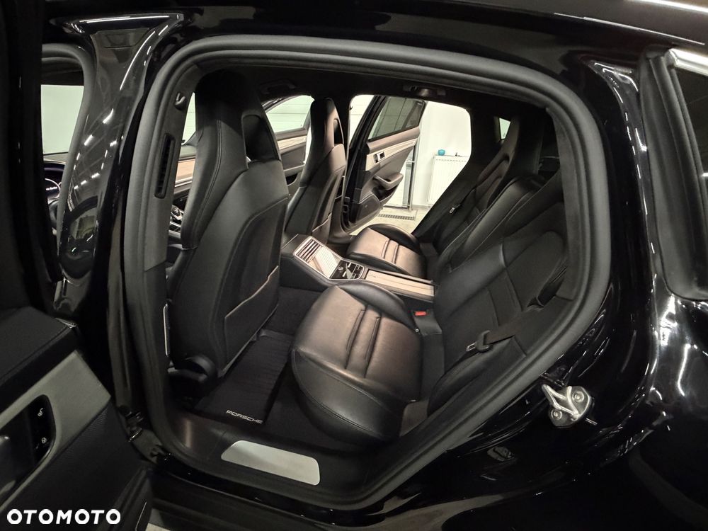 Porsche Panamera Turbo - 21