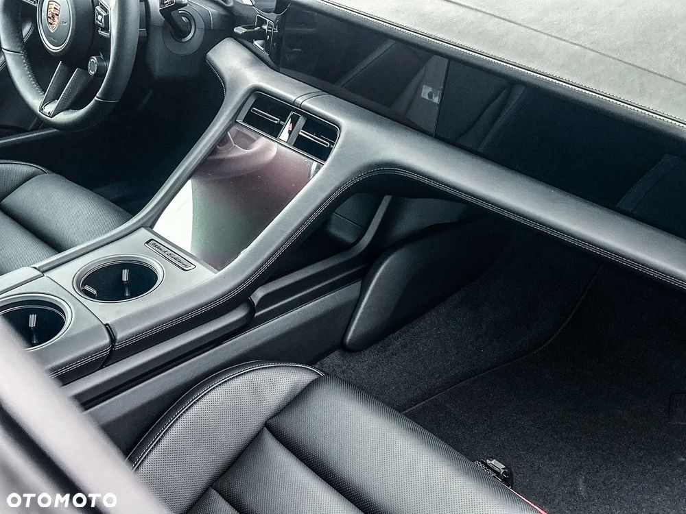 Porsche Taycan 105kWh Black Edition - 12
