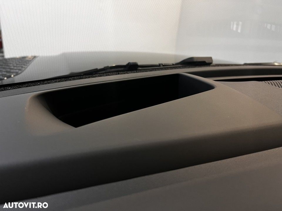 Land Rover Defender - 25