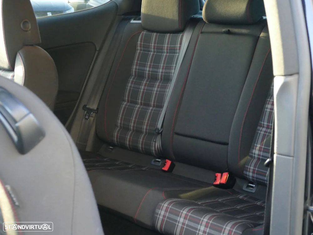 VW Golf 2.0 TSi GTI DSG - 29