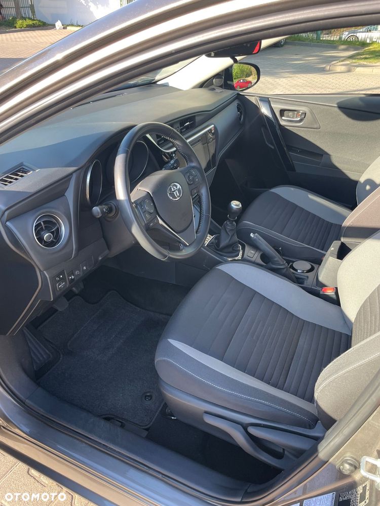 Toyota Auris - 11