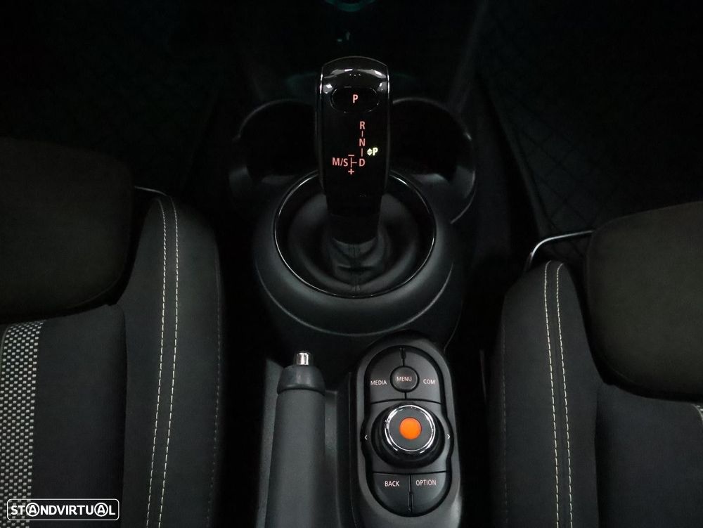MINI 5 Portas Cooper Auto - 24