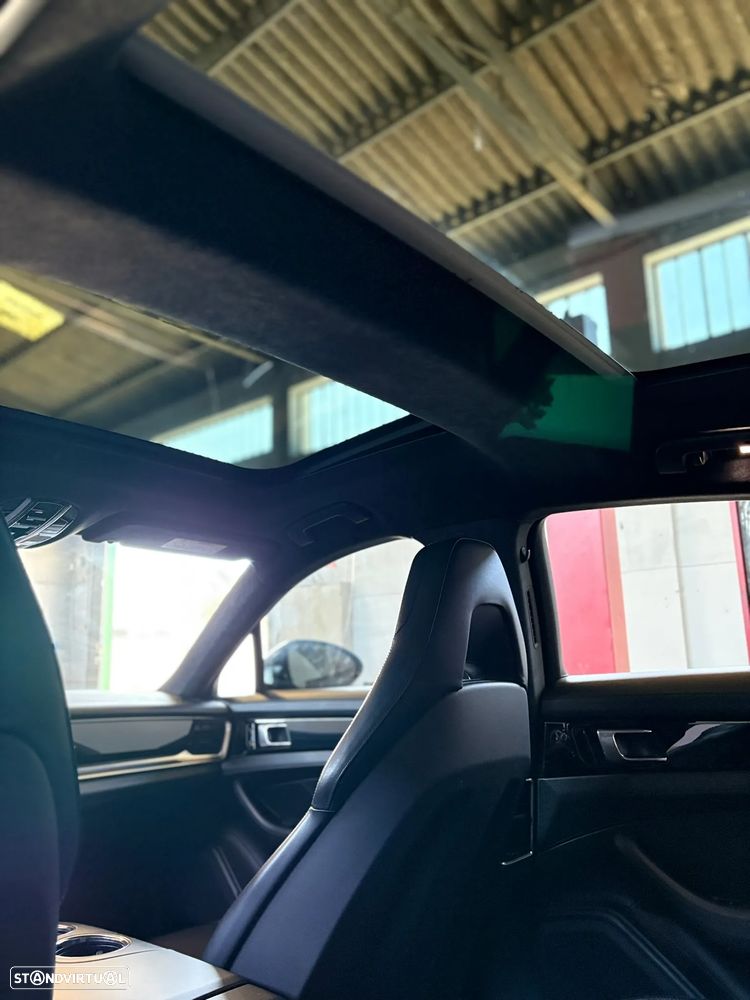 Porsche Panamera 4 E-Hybrid - 16