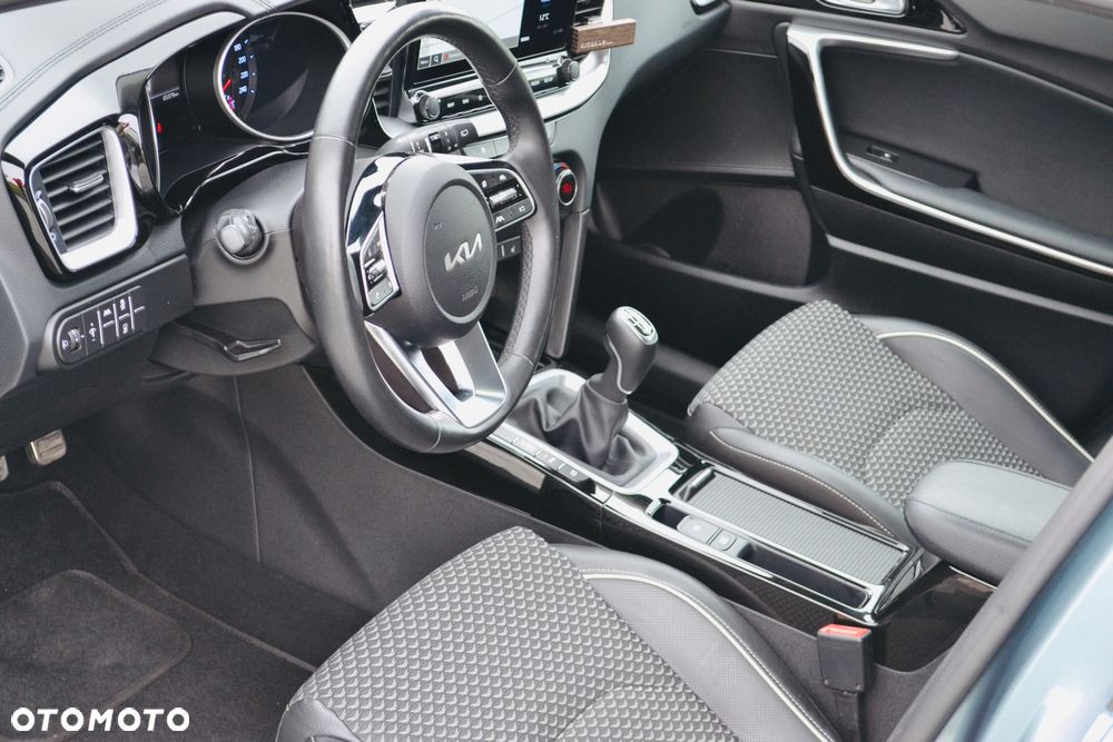 Kia Ceed 1.5 T-GDI Business Line - 12