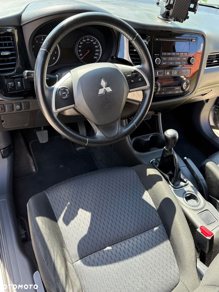 Mitsubishi Outlander 2.0 Invite + 2WD - 8