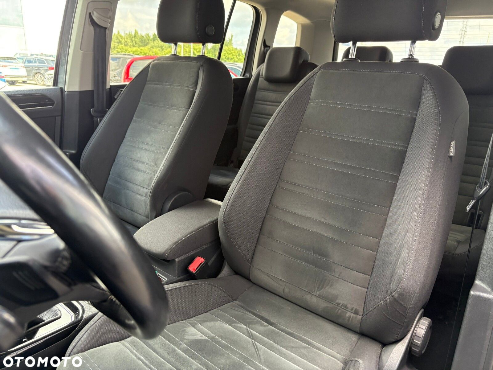 Volkswagen Touran - 12