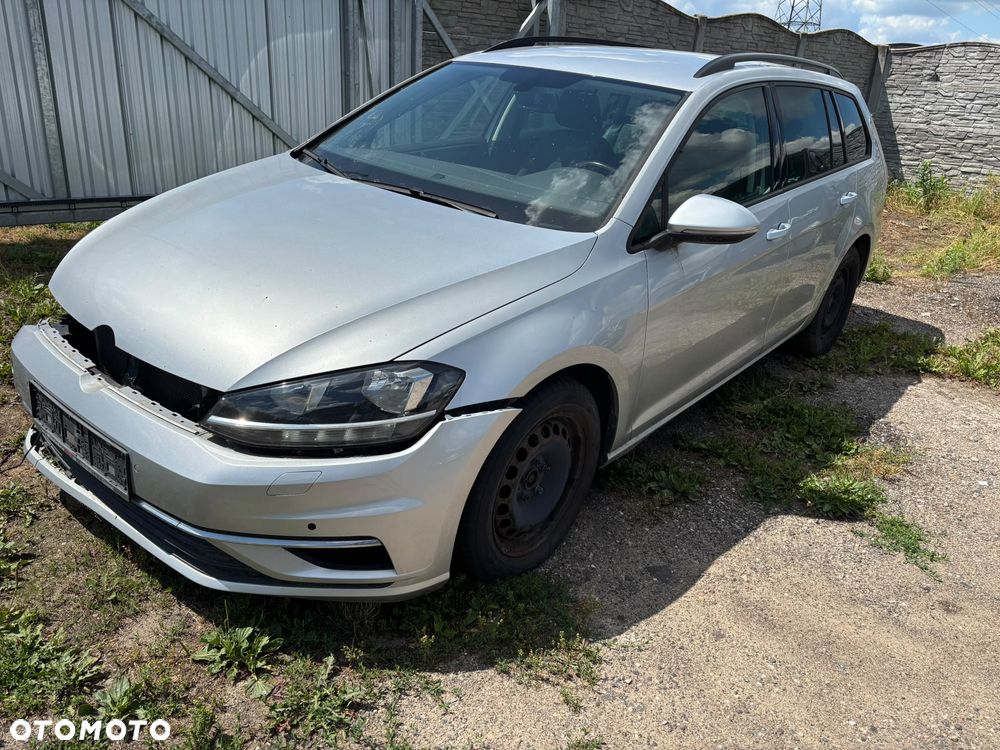 Volkswagen Golf - 6