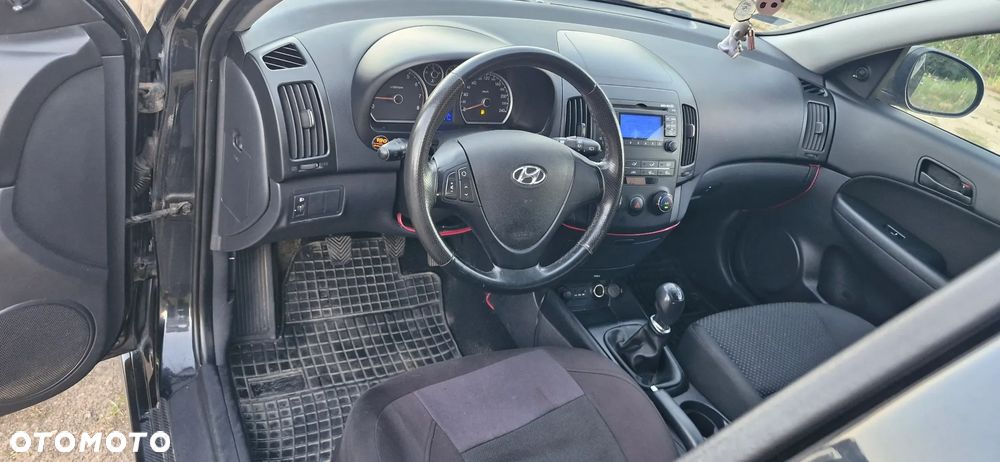 Hyundai i30 1.4 Base + - 16