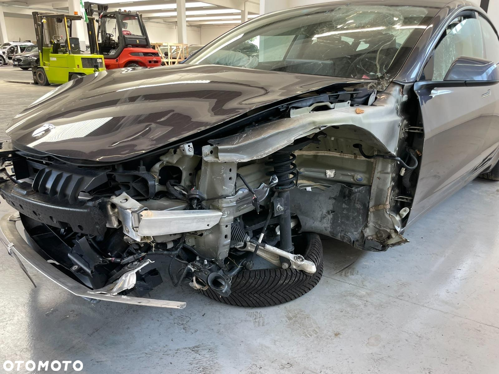 Tesla Model 3 Standard Reichweite Plus Hinterradantrieb - 6