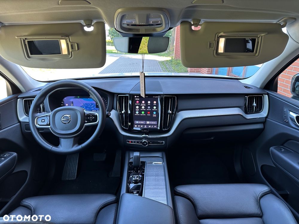 Volvo XC 60 B5 B AWD Plus Dark - 19