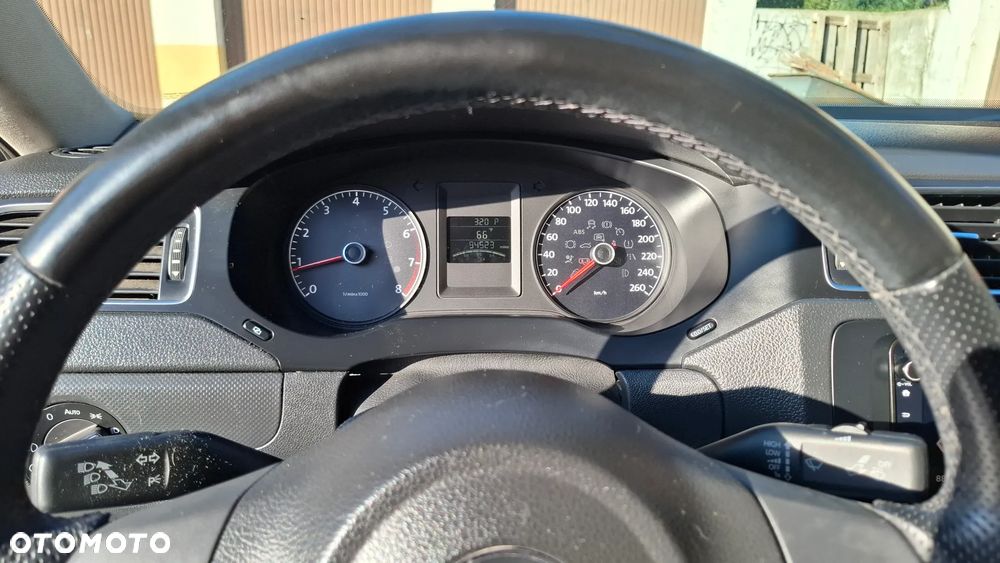 Volkswagen Jetta - 8